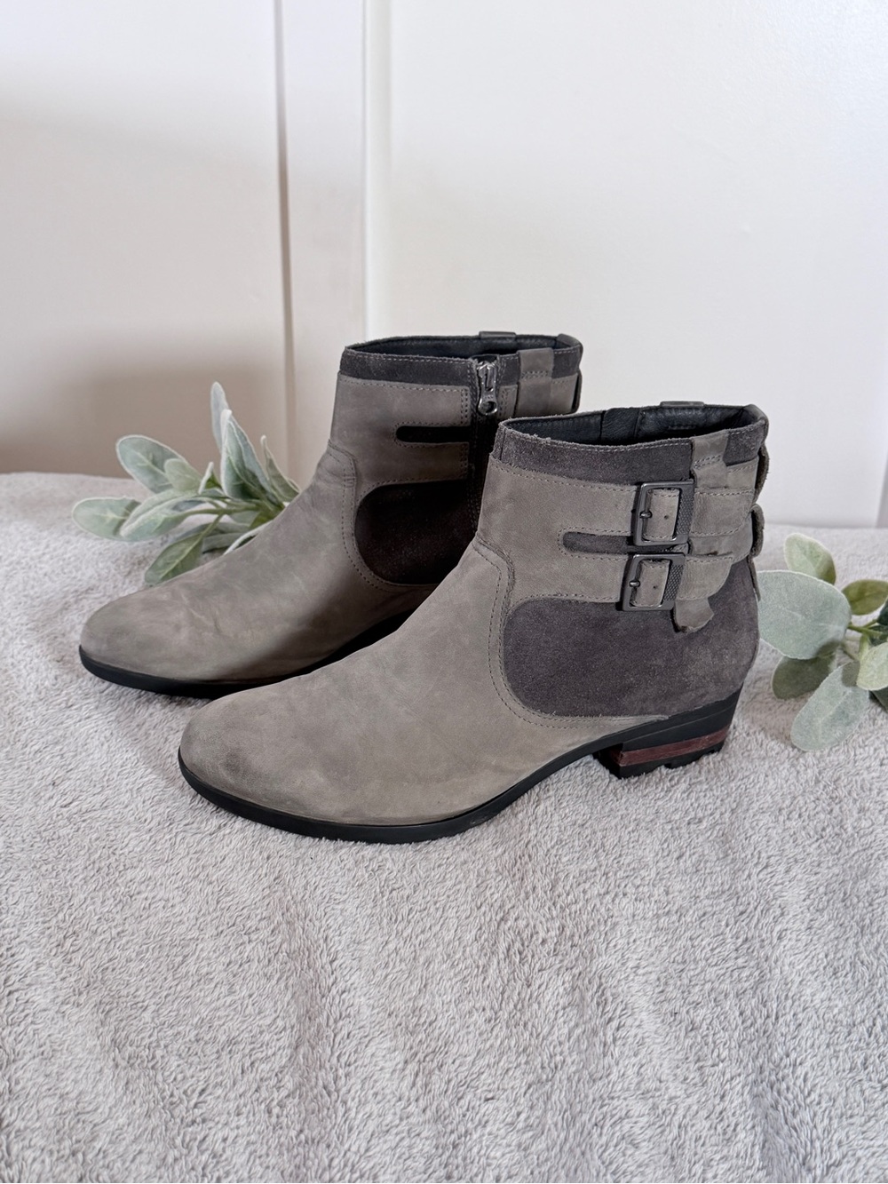 Sorel Lolla Boots Womens 7.5 M Ankle Bootie Leather NL3080-245 Block Heels Gray